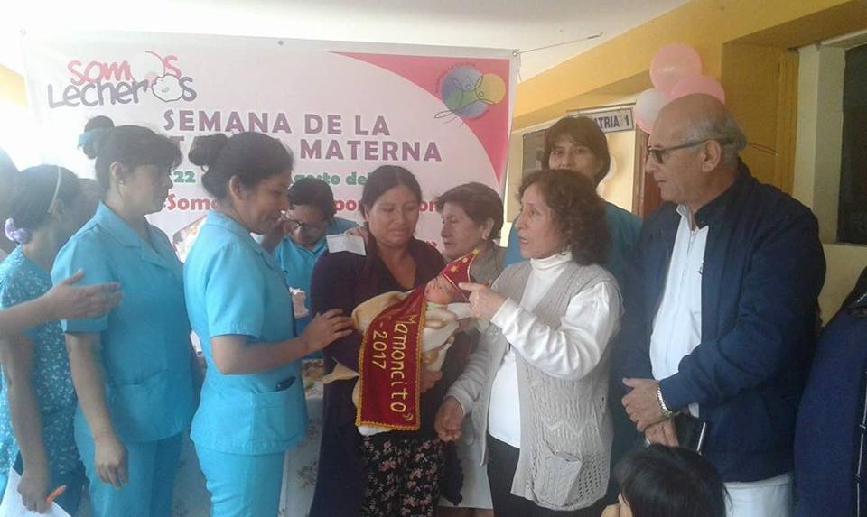Chimbote: bebé de 6 días de nacida fue coronada como la mamoncita del año en “La Caleta”