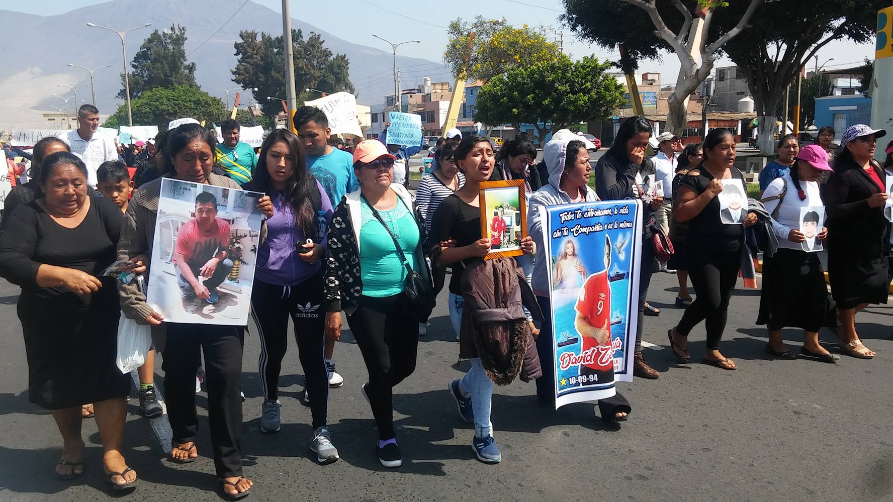 Chimbote: Familiares y amigos de pescadores desaparecidos piden intensificar búsqueda 