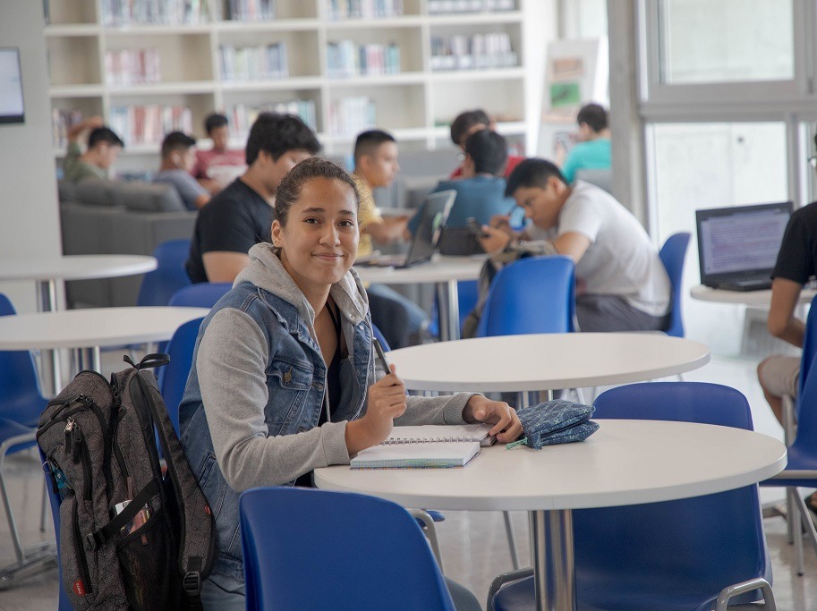 El 60 % de nuevos ganadores de Beca 18 son mujeres 