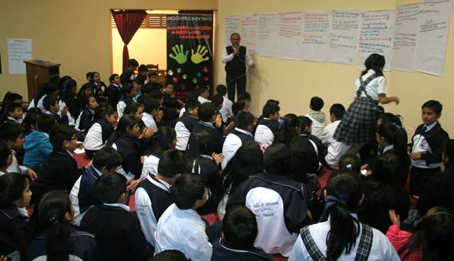 Escolares del "Atusparia" se informan sobre sus derechos y buen trato 
