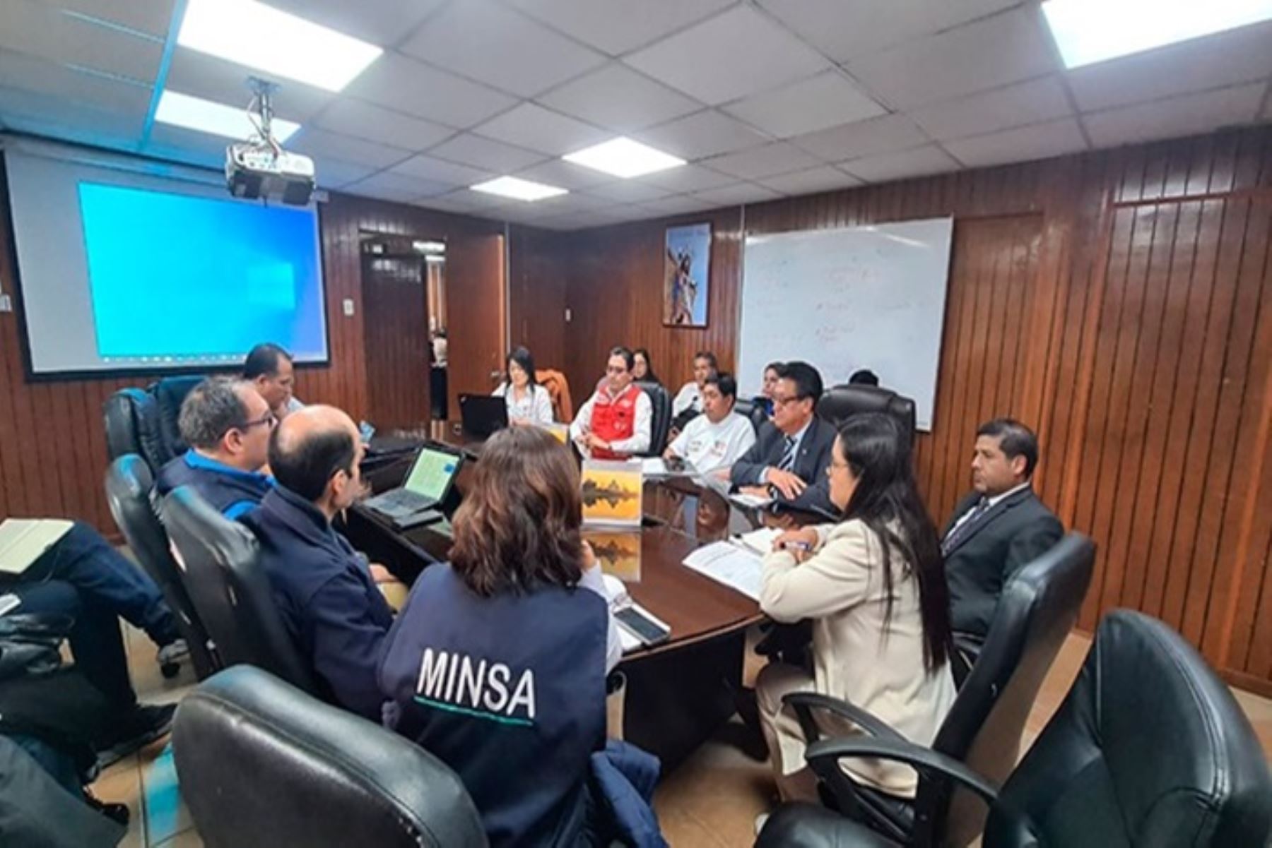 Autoridades priorizan acciones para construir nuevo hospital La Caleta de Chimbote