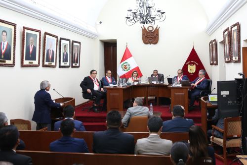 TC declara infundada demanda contra ley que permite a presidenta despachar en el exterior