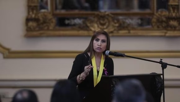 Jurados confirman tesis de maestría y doctorado de Fiscal de la Nación