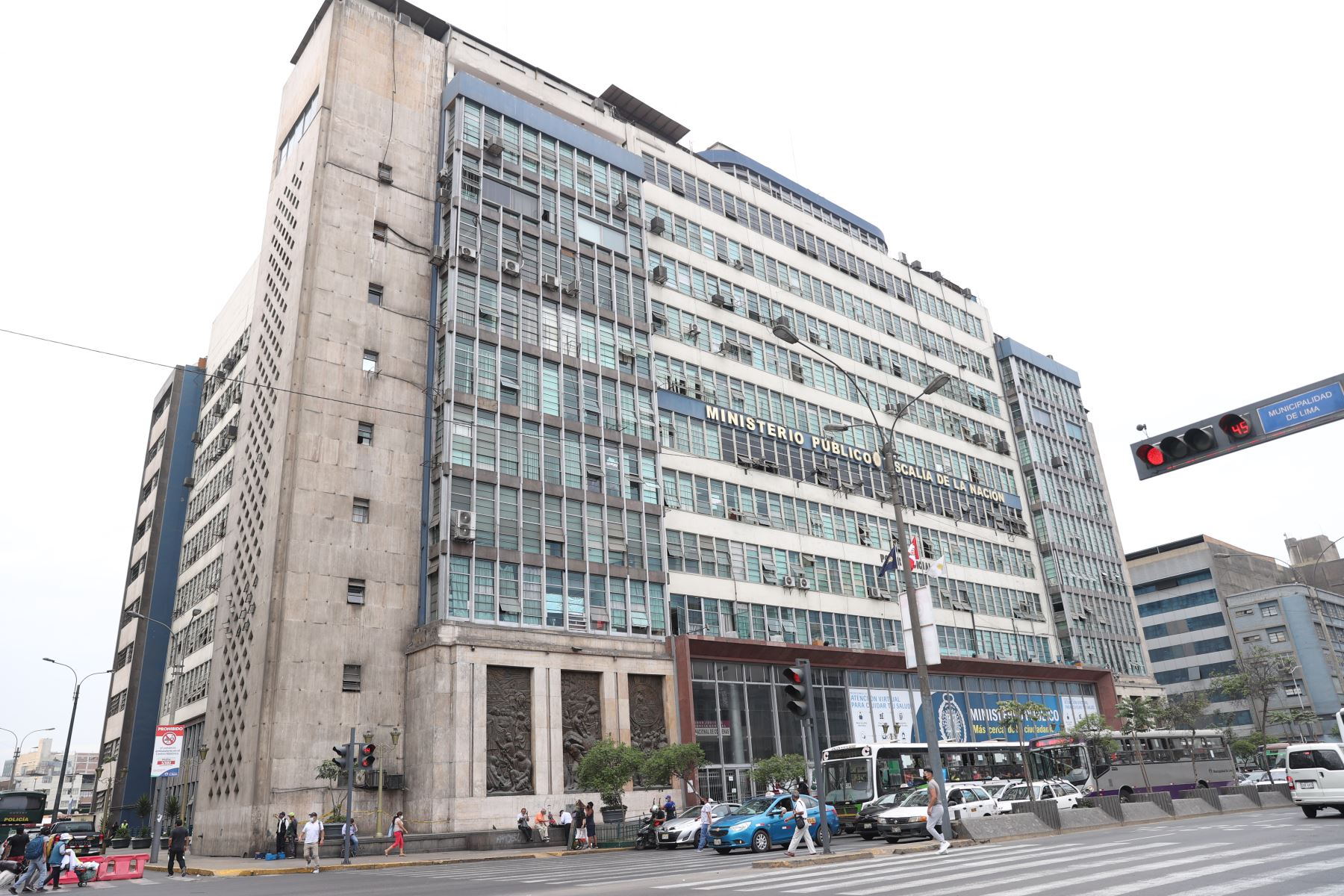 Fiscalía presenta denuncia constitucional contra presidenta y otros por protestas sociales