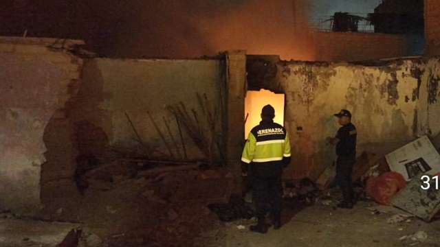 Serenos de Chimbote salvan a un indigente de morir en incendio