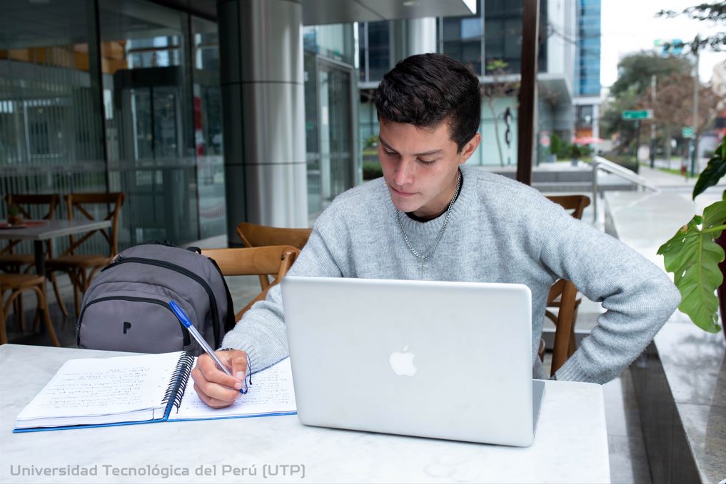 Cómo potenciar tu CV utilizando las nuevas tecnologías