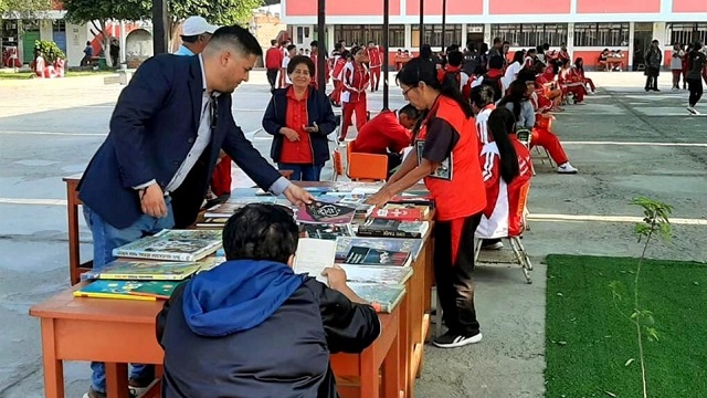 Biblioteca itinerante recorre las instituciones educativas de Chimbote para promover la lectura