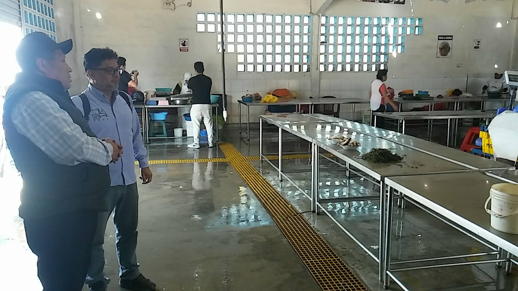  Alistan priorizar mejoras del emisor y mercado en el desembarcadero artesanal de Chimbote