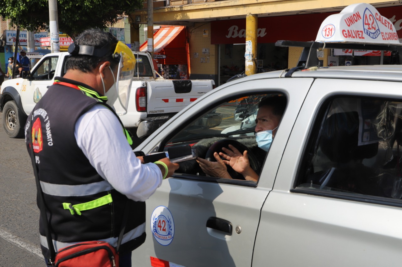 Choferes de servicio público son sancionados por no implementar protocolo sanitario 