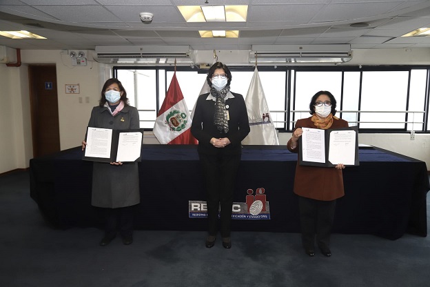 Reniec y SIS firman convenio de acceso a la identidad y afiliación al seguro integral de salud