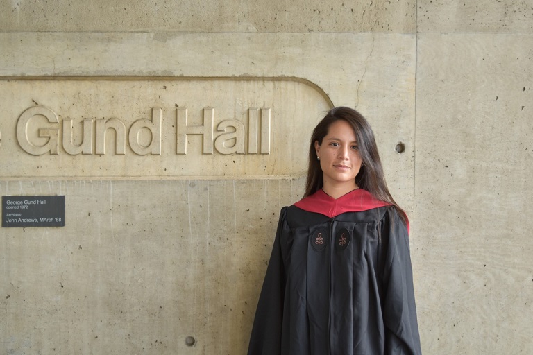 Becaria peruana distinguida por la Universidad de Harvard  