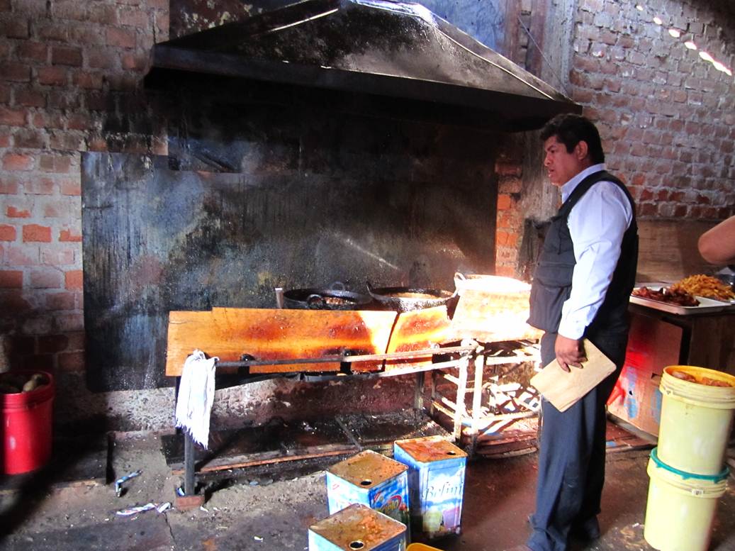 Cierran locales donde se preparaba salchipollo en pésimas condiciones