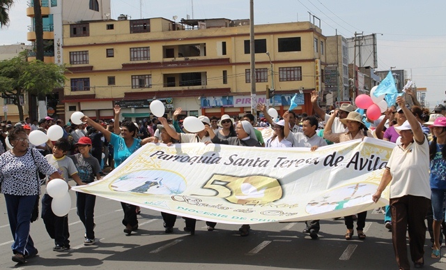 Obispo de Chimbote encabezó manifestación a favor de la vida y la paz
