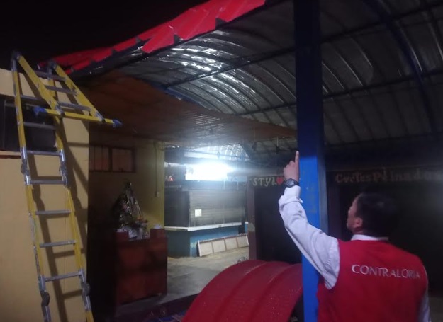 Contraloría advierte riesgos en mantenimiento del techo de mercado modelo de Huarmey