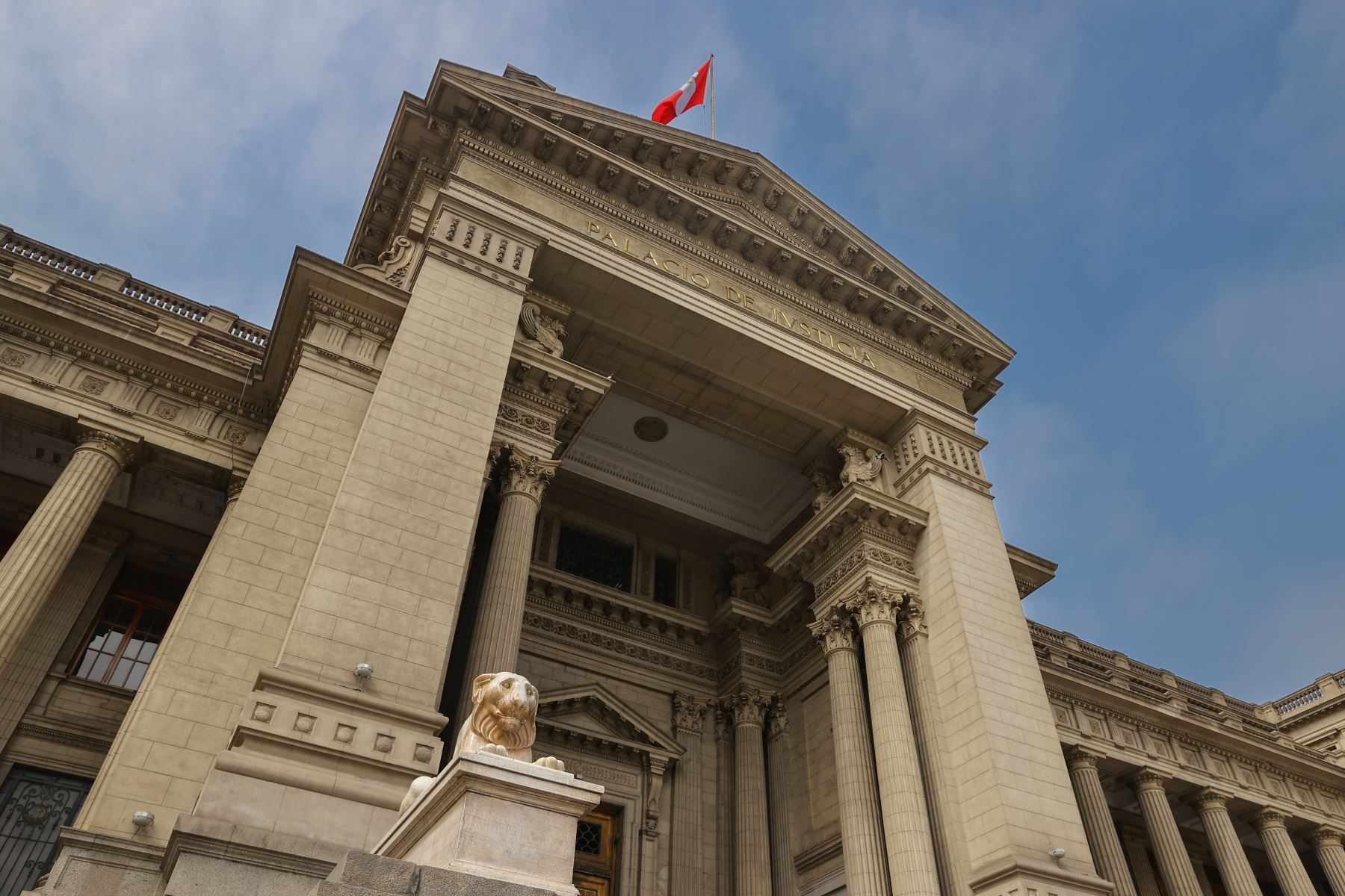 Docente que use aulas para exaltar a terroristas podría recibir 20 años de prisión