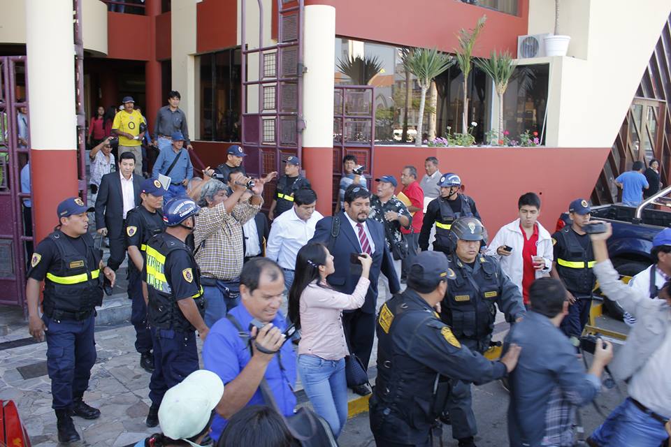 Chimbote: Con empujones y agresiones verbales terminó sesión de concejo donde no se aprobó compra de urgencia