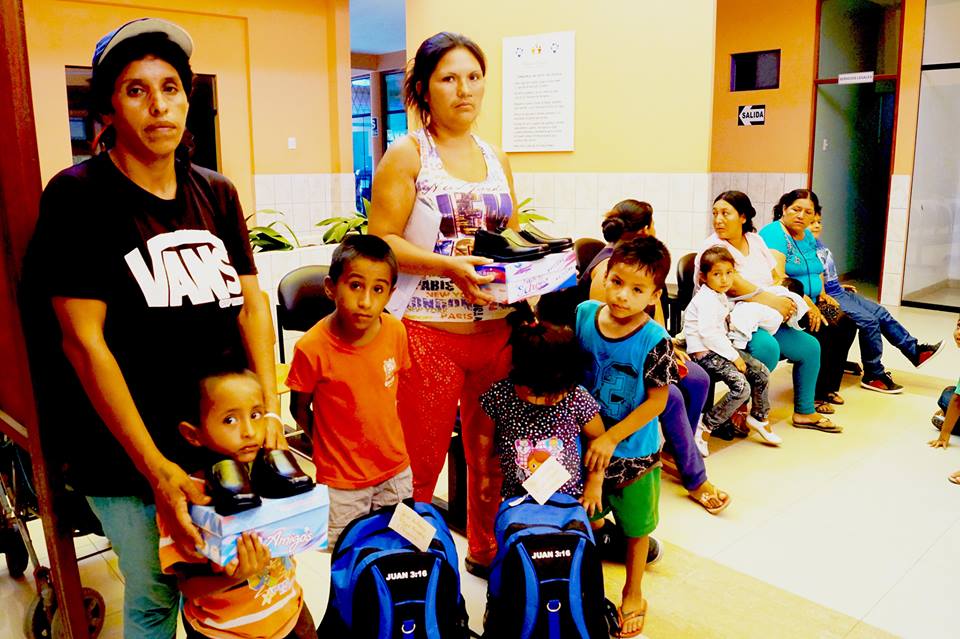 Chimbote: ACAF entrega mochilas, útiles escolares y buzos a niños de escasos recursos 