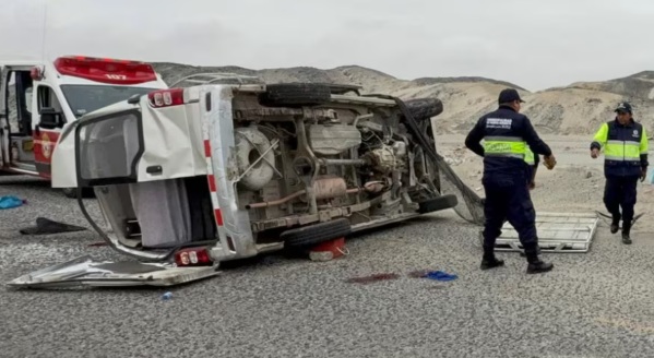 Chimbote: universitario fallece y seis compañeros resultan heridos tras volcadura de miniván