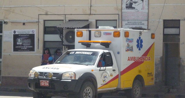    Huaraz: Tres muertos y varios heridos tras volcadura de bus interprovincial