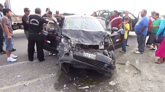 Nuevo Chimbote: Seis pasajeros del colectivo resultan heridos tras choque de auto con camioneta