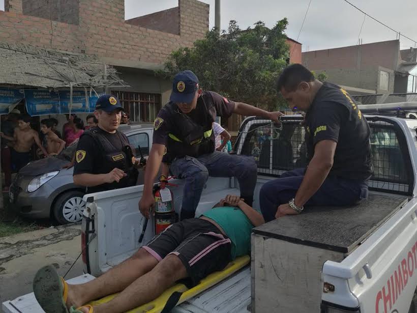 Chimbote: serenos auxiliaron a joven herido en violento accidente 