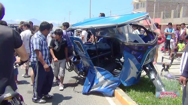  Mujer  y sus tres menores hijas fueron auxiliadas tras sufrir aparatoso accidente
