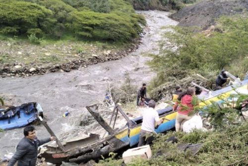 Áncash: seis fallecidos, 25 heridos y 17 desaparecidos tras caída de bus al río Pacosbamba