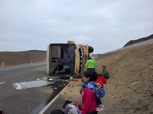 Huarmey: cinco heridos deja volcadura de bus interprovincial en la Panamericana Norte