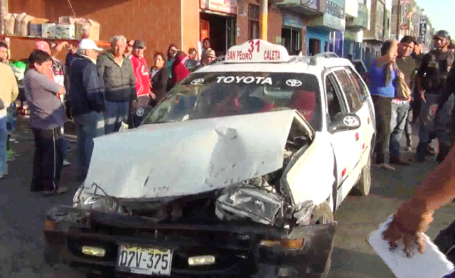 Choque entre camión y auto pudo costar  la vida a una persona en la Av. Gálvez