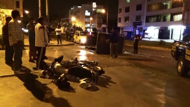 Choferes de unidades menores resultan ilesos tras violento choque