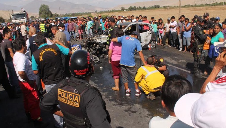 Choque entre camioneta y mototaxi  deja cinco personas fallecidas en Casma