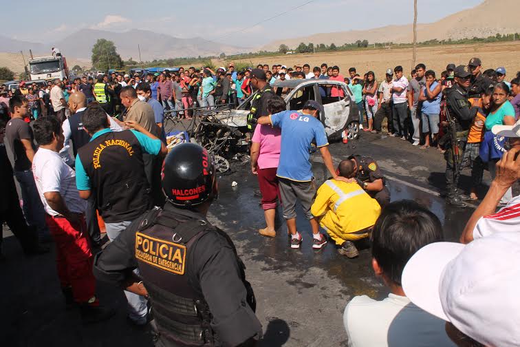 Sepultan a las cinco víctimas del trágico accidente en Casma