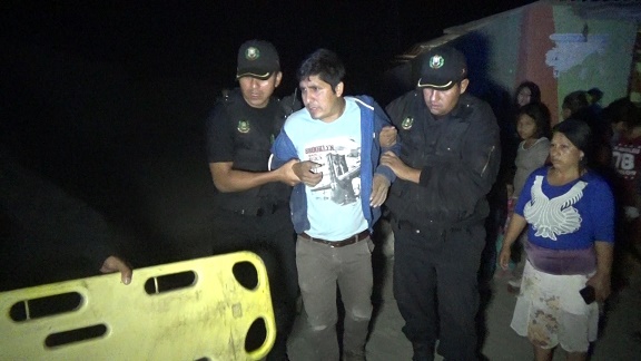 Nuevo Chimbote: serenos auxiliaron a padre de familia que fue atropellado por automóvil Va en nuevo Chimbote