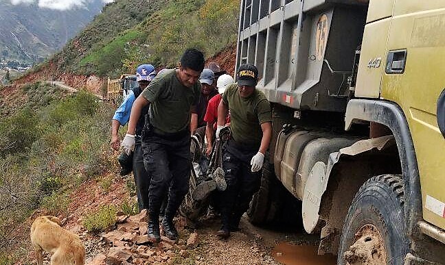 Combi cayó a un abismo de 500 metros y mueren 18 pasajeros en la sierra de Áncash
