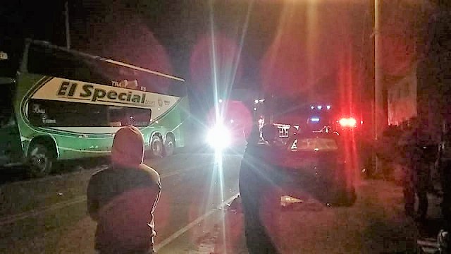 Áncash: Choque entre un bus y un station wagon deja como saldo un muerto y cuatro heridos