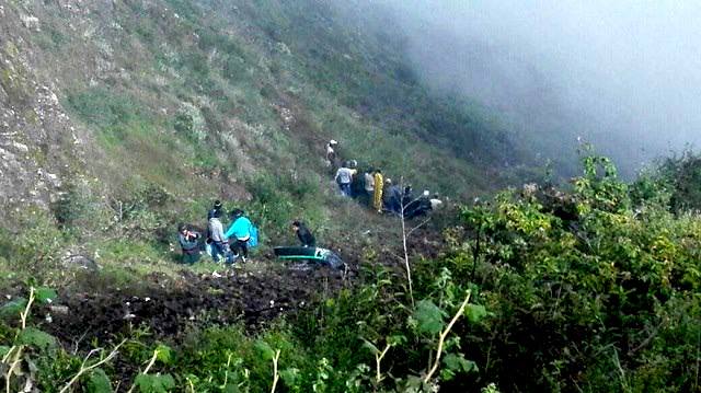 Áncash: Bus cae a un abismo en la provincia de Huari y deja como saldo 5 fallecidos y 9 heridos