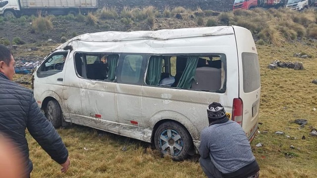 Áncash: 12 músicos resultan heridos tras volcar su vehículo en la vía Conococha-Antamina