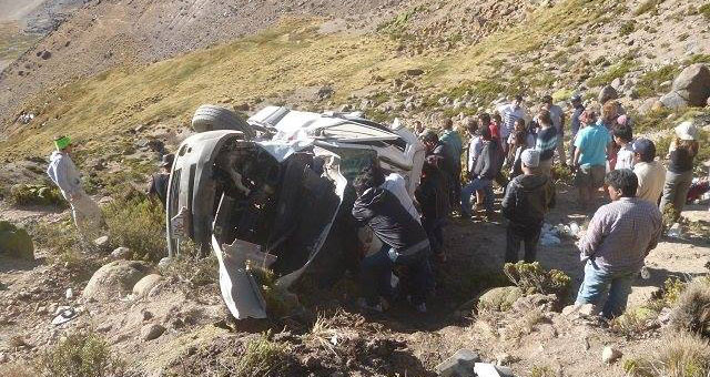 Áncash: volcadura de combi deja dos muertos y al menos 14 heridos en Mirgas