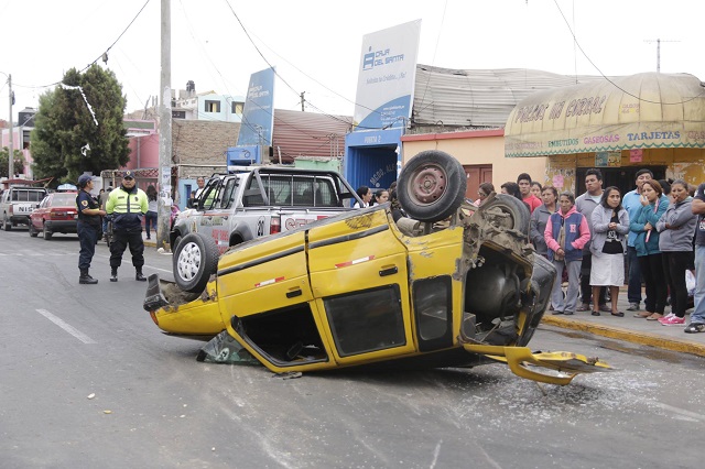 Taxista salvó de morir milagrosamente en aparatoso accidente en el centro de Chimbote
