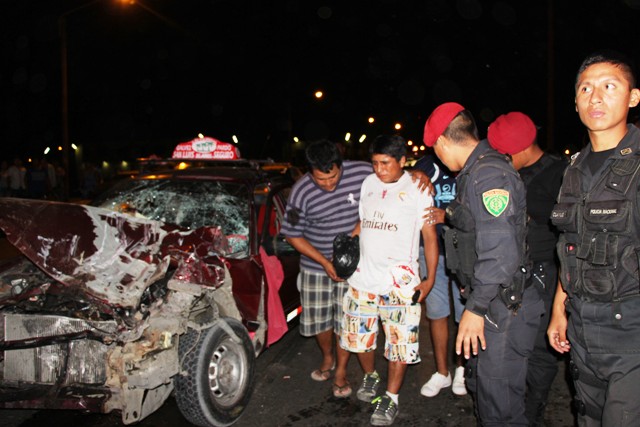 Colectivo impacta violentamente contra patrullero y hay 5 heridos en Chimbote