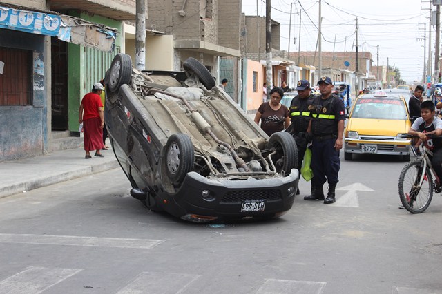 Aparatoso accidente de tránsito se registró esta mañana en pueblo San Juan de Chimbote