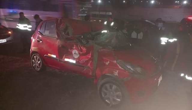 Violento choque entre un auto y un tráiler deja como saldo tres heridos en Chimbote