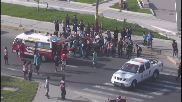 Chimbote: Mecánico sufre grave accidente al cruzar la avenida Pardo, fue embestido por un automóvil