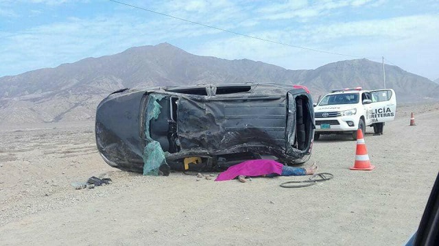 Familia que viajaba de Chimbote a Huaraz sufrió fatal accidente en la carretera y murieron dos en Casma
