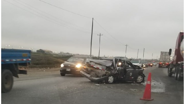 Chofer sufre fractura de su pierna en triple choque en la prolongación de la avenida Meiggs, en Chimbote