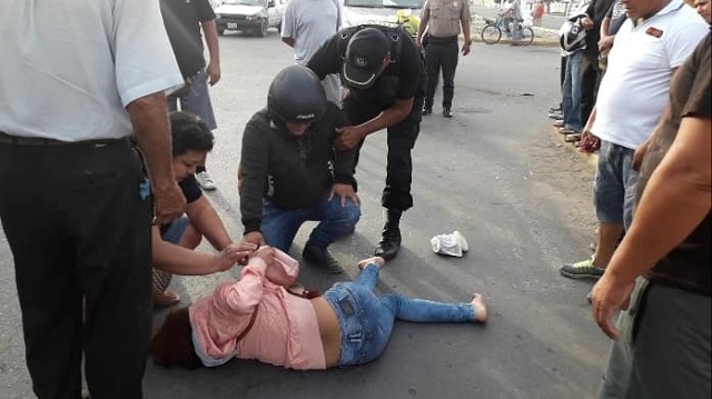Esposos resultaron heridos en accidente en Nuevo Chimbote tras impactar su motocicleta con un automóvil