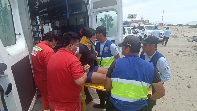 Joven resulta herida tras choque entre camioneta y vehículo que transportaba frutas en Nuevo Chimbote