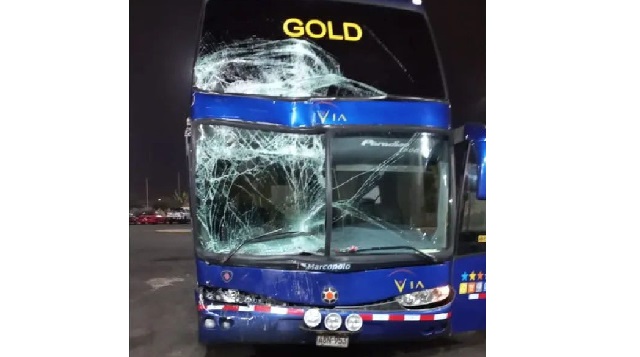 Bus que partió en Chimbote con destino a Lima chocó en la Panamericana Norte en Samanco