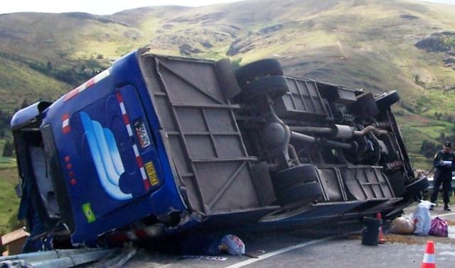 Huarmey: 16 heridos en volcadura de bus interprovincial que iba a Lima