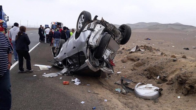 Tragedia en Huarmey: Un niño y su abuela mueren al volcar camioneta en la Panamericana Norte